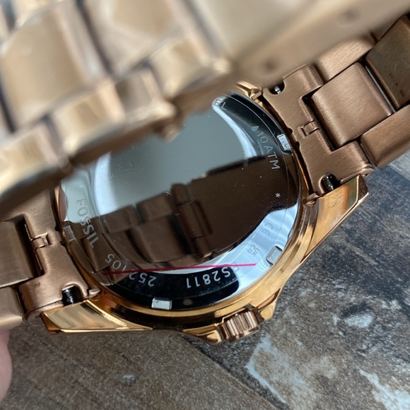 Rose Gold Women’s Fossil Watch w/box  - With Tag - Needs New Battery - Picture 5 of 6